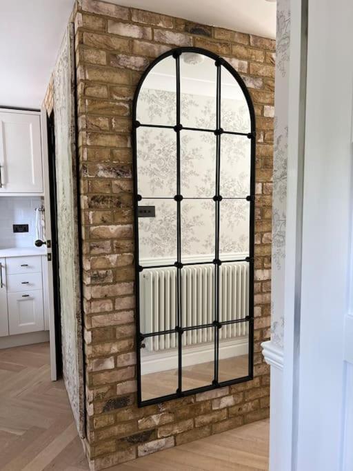 Boutique Style Self Contained Annexe With Garden Apartment *