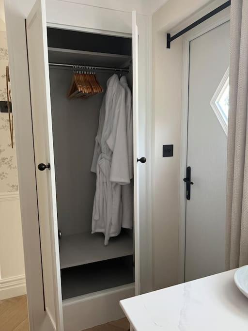 Apartment Boutique Style Self Contained Annexe With Garden